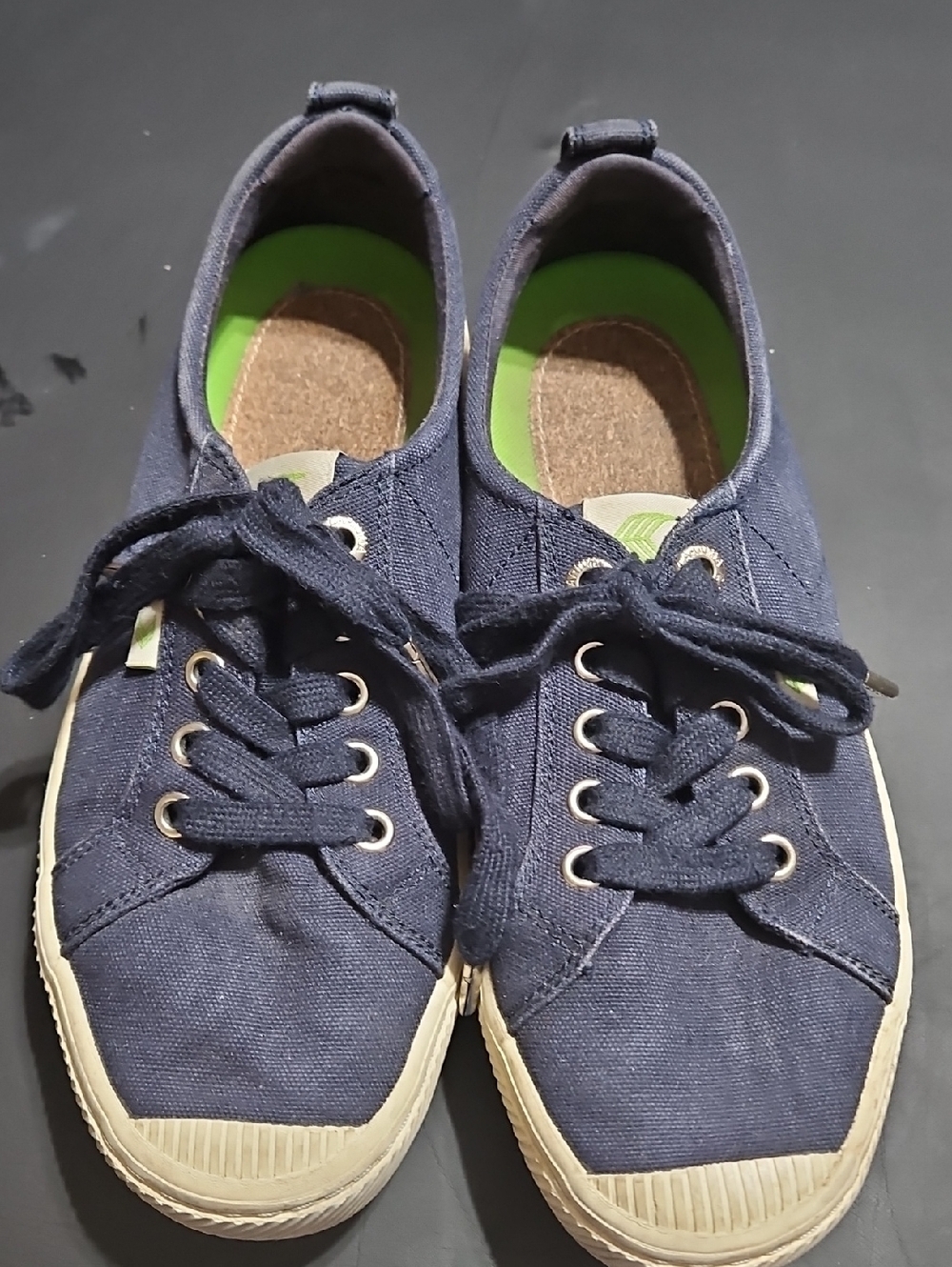 Cariuma Women's Navy Canvas Lace-Up Sneakers Size 8